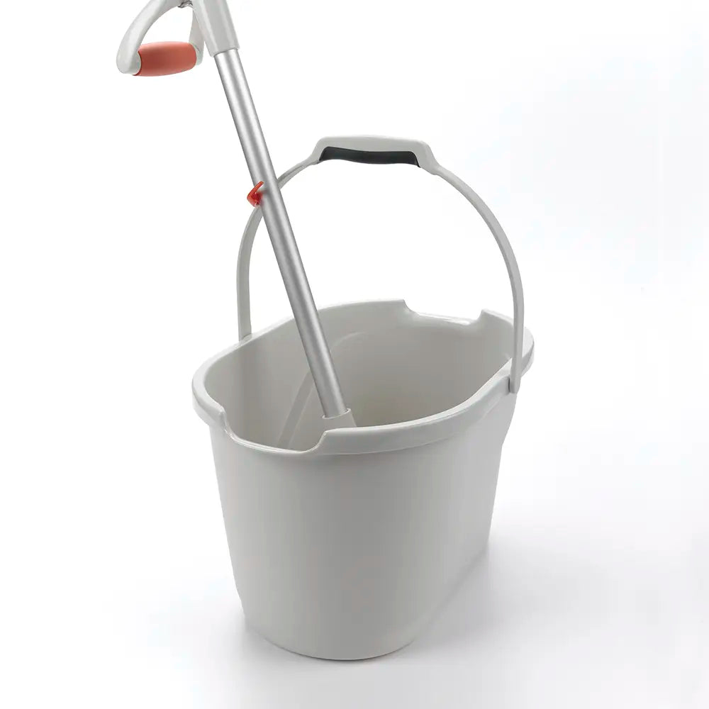 Oxo Angled Measuring Bucket