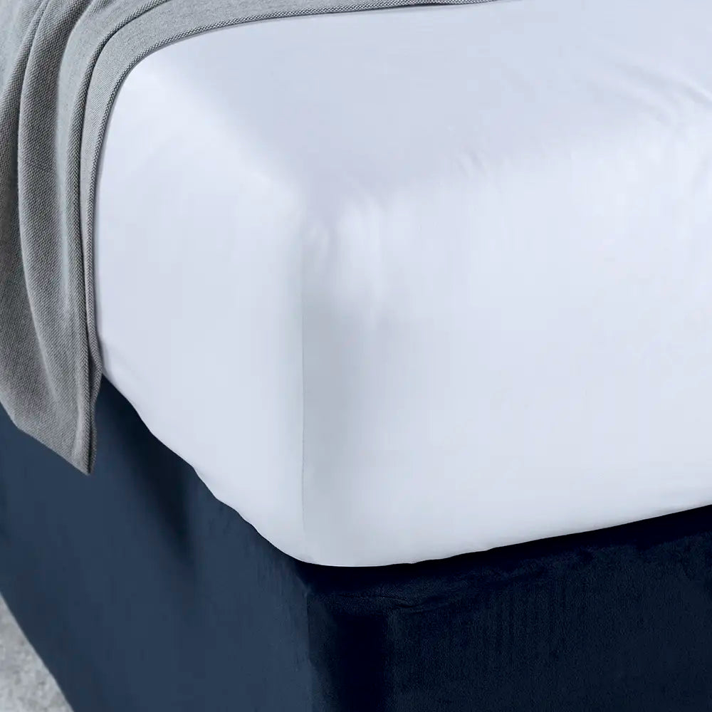 Close-up of Luxury Organic Cotton 400 Thread Count Fitted Sheet