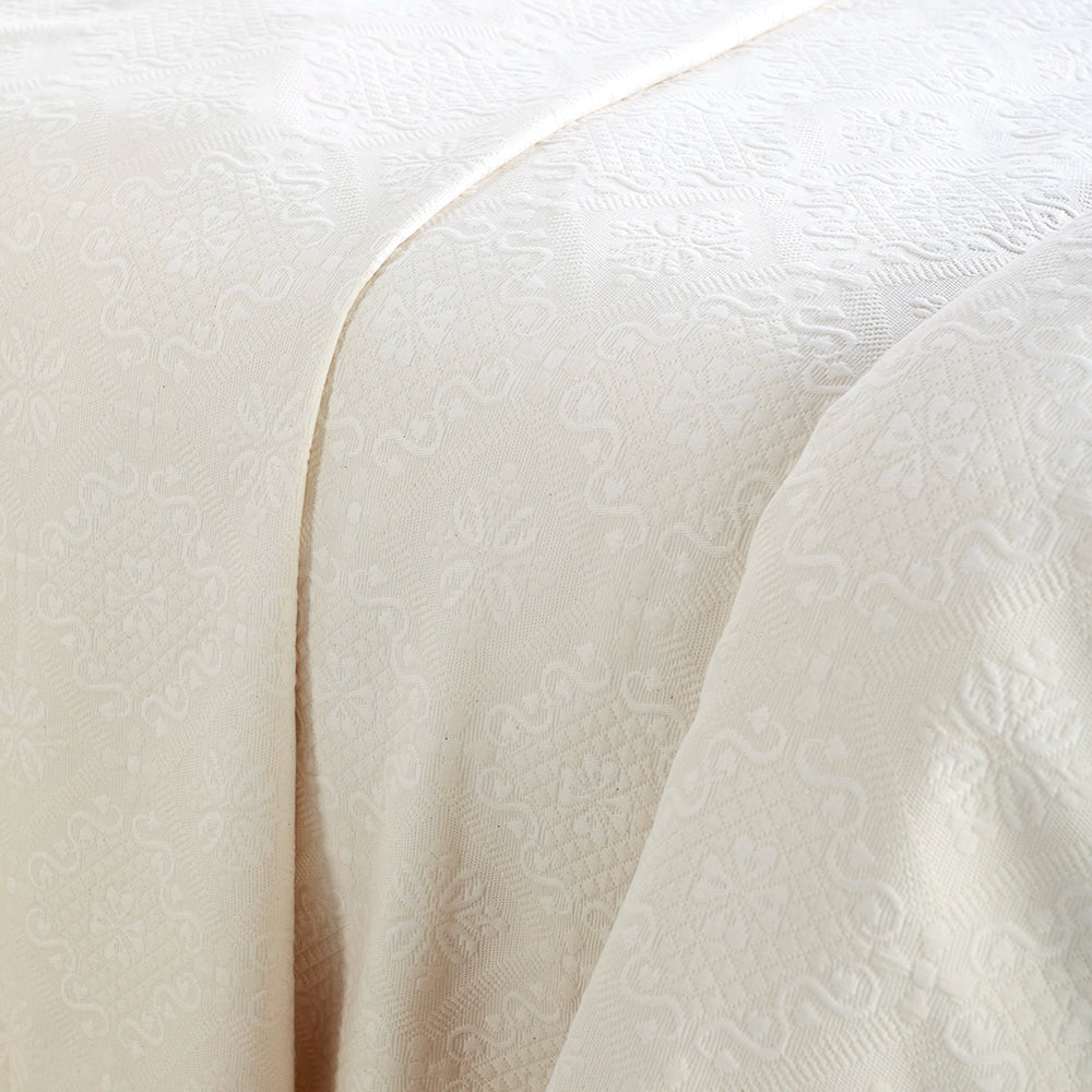 ecru-colored jacquard patterned Brasilia bedspread