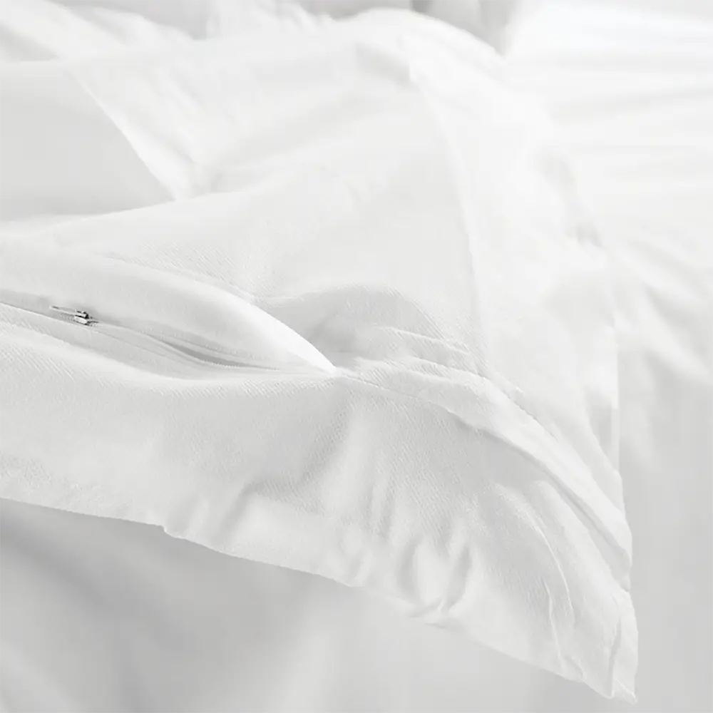 Duvet protector zip