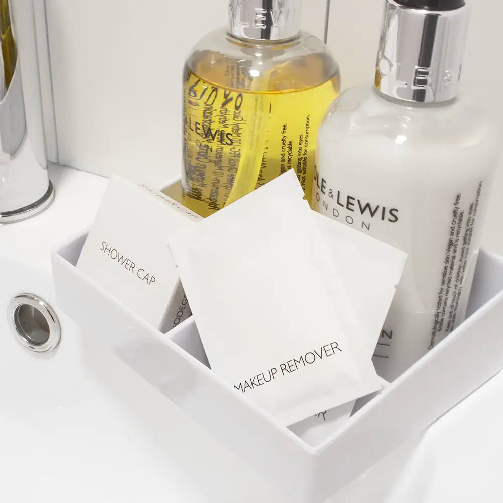 2 Makeup Remover Wipes in Sachet in a lifestyle setting