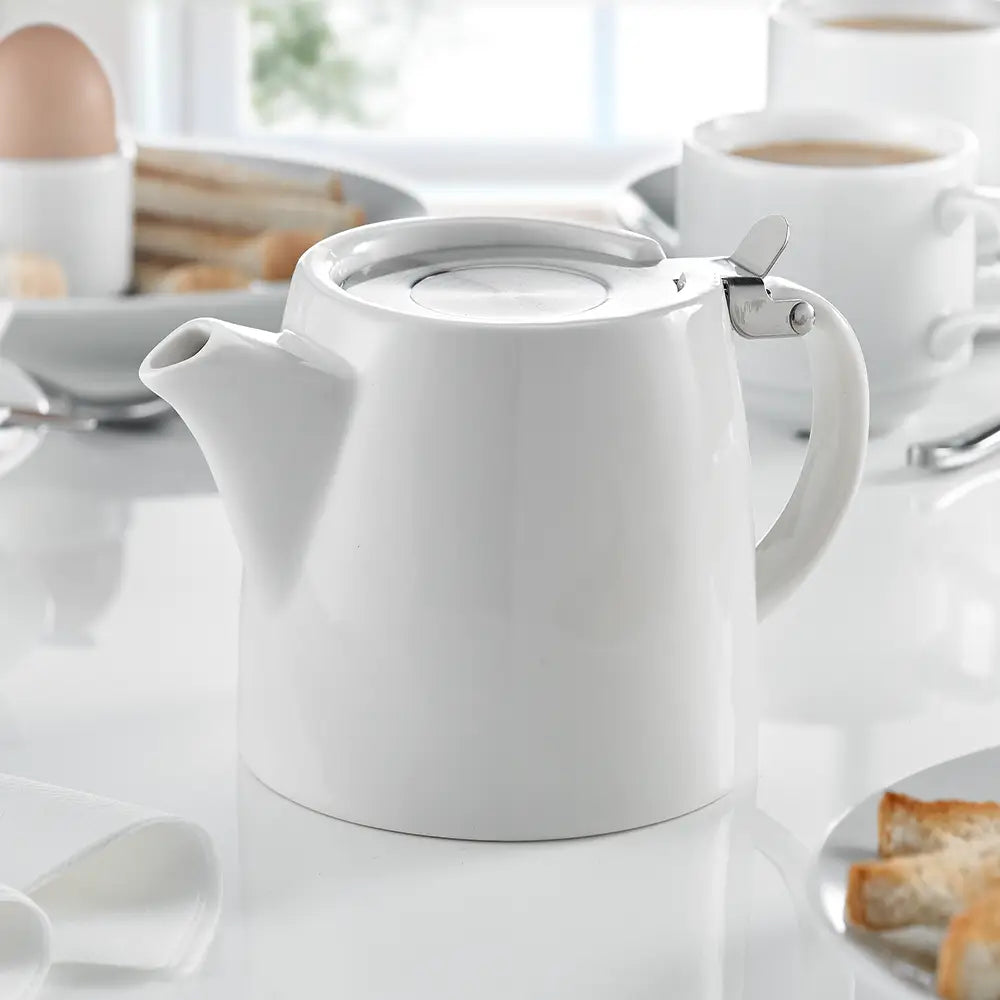 Stubby Teapot 530ml in breakfast setting 